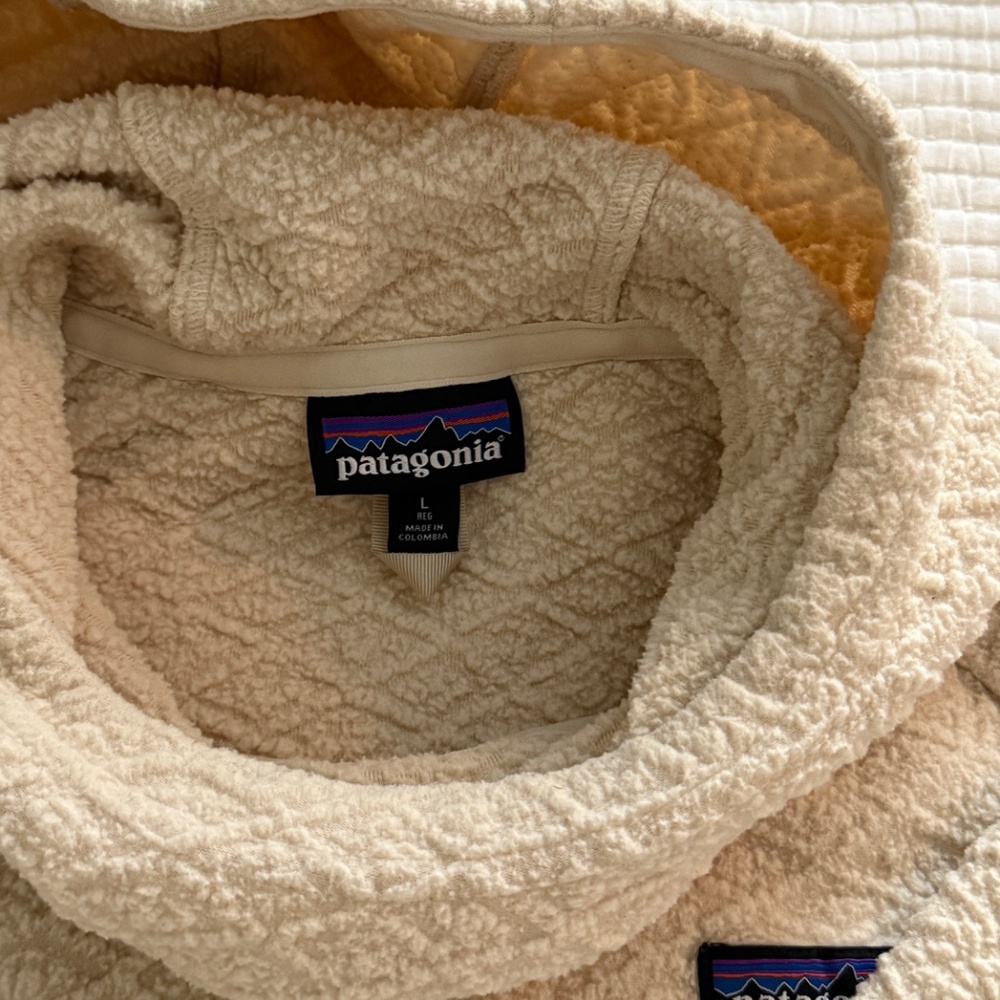 Patagonia Diamond Capra Hoodie in Oyster White (Size L) - Picture 10 of 10